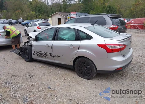 2014 Ford Focus Se from USA, damaged, VIN 1FADP3F2XEL136560
